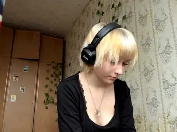 KerstinLoar  live sex cam