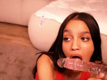 LeoraSenn  live sex cam