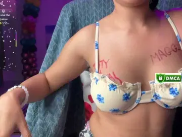 RoyalGirl1  live sex cam