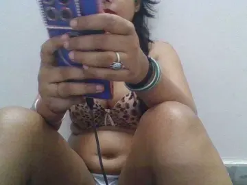 WildSarita19  live sex cam