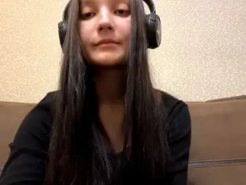 AideLandaker  live sex cam