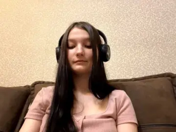 AideLandaker  live sex cam