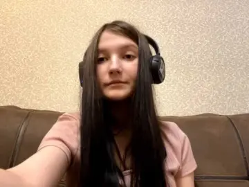 AideLandaker  live sex cam