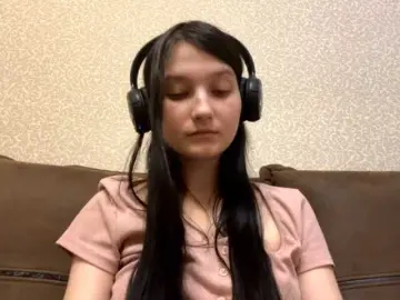 AideLandaker  live sex cam