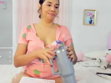 LucyMartelli  live sex cam