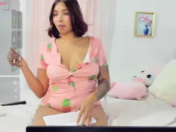 LucyMartelli  live sex cam