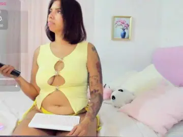 LucyMartelli  live sex cam