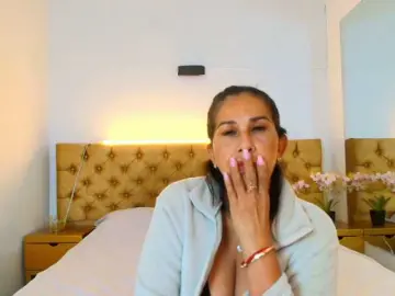 Shanon-mature  live sex cam