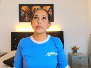 Shanon-mature  live sex cam