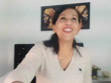 Shanon-mature  live sex cam