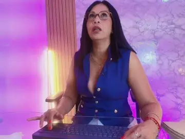Shanon-mature  live sex cam