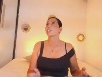 Shanon-mature  live sex cam