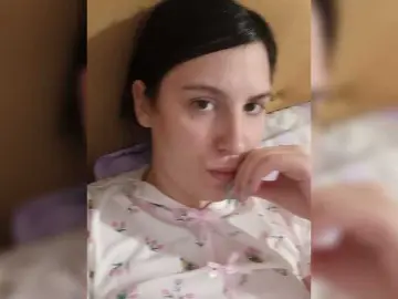 Ilona-9  live sex cam