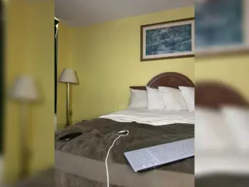 TiffaneyLove  live sex cam