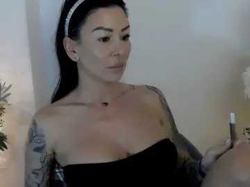 Xenthis  live sex cam