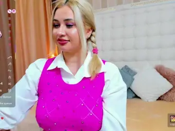 Sassyqueen  live sex cam