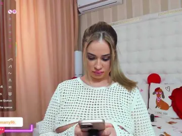 Sassyqueen  live sex cam