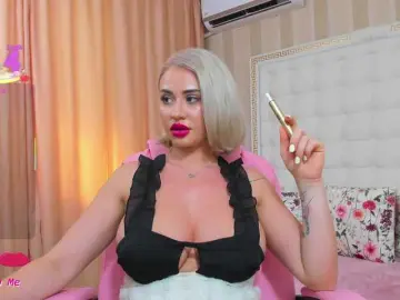 Sassyqueen  live sex cam