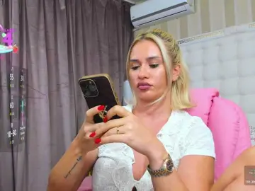 Sassyqueen  live sex cam