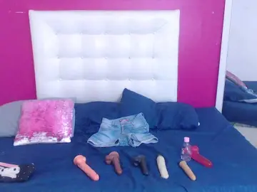 Tiny-whore  live sex cam