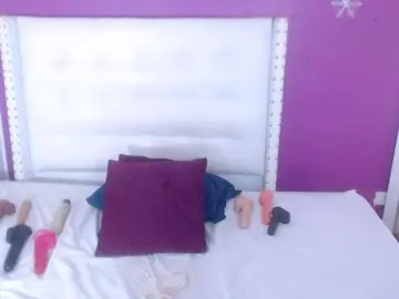 Tiny-whore  live sex cam