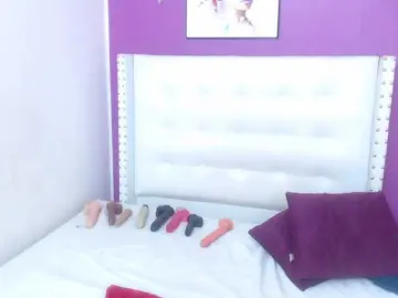 Tiny-whore  live sex cam