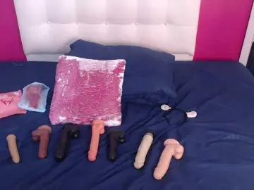 Tiny-whore  live sex cam