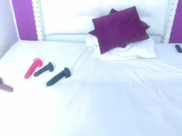 Tiny-whore  live sex cam