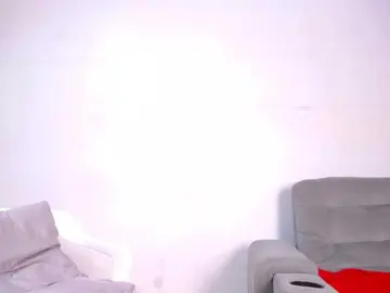 Tiny-whore  live sex cam