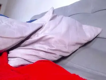 Tiny-whore  live sex cam