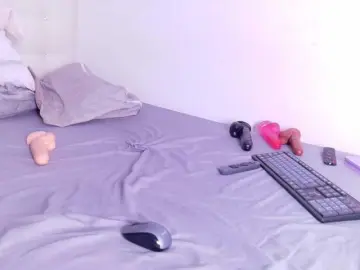 Tiny-whore  live sex cam