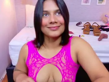 Tiny-whore  live sex cam