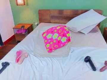 Tiny-whore  live sex cam