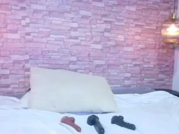 Tiny-whore  live sex cam