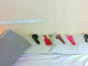 Tiny-whore  live sex cam