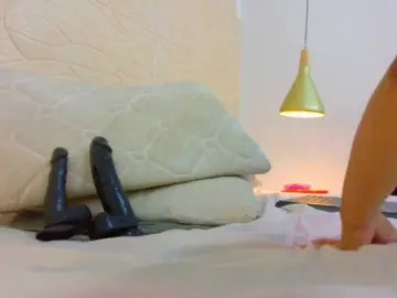 Tiny-whore  live sex cam