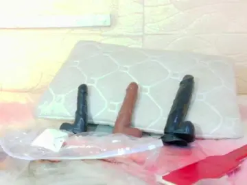 Tiny-whore  live sex cam