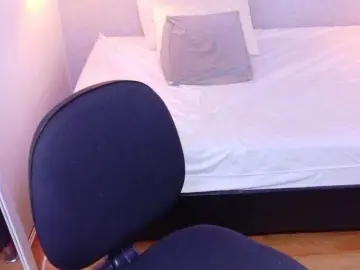 Tiny-whore  live sex cam