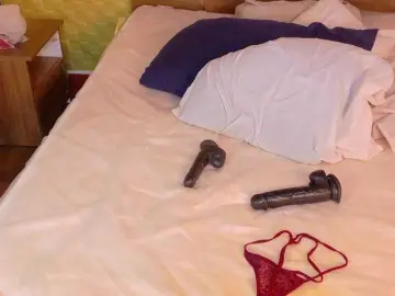 Tiny-whore  live sex cam