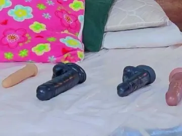 Tiny-whore  live sex cam