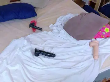 Tiny-whore  live sex cam