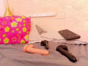 Tiny-whore  live sex cam
