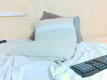 Tiny-whore  live sex cam