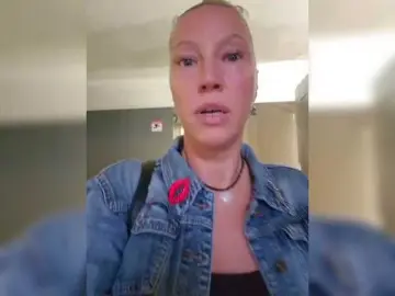 MoonKitten  live sex cam