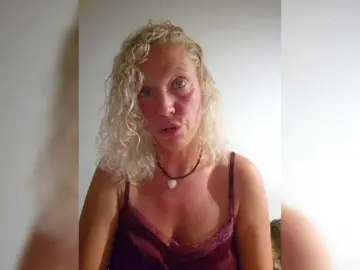 MoonKitten  live sex cam