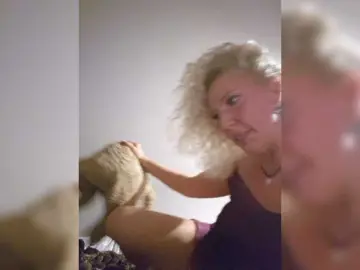 MoonKitten  live sex cam