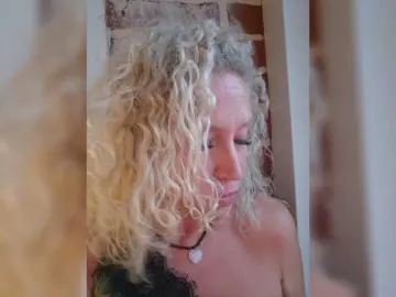 MoonKitten  live sex cam