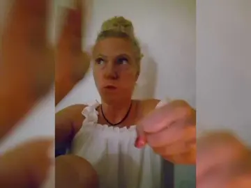 MoonKitten  live sex cam