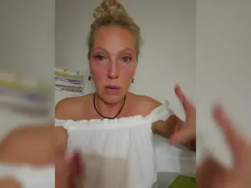 MoonKitten  live sex cam