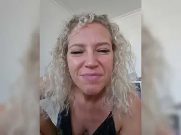 MoonKitten  live sex cam